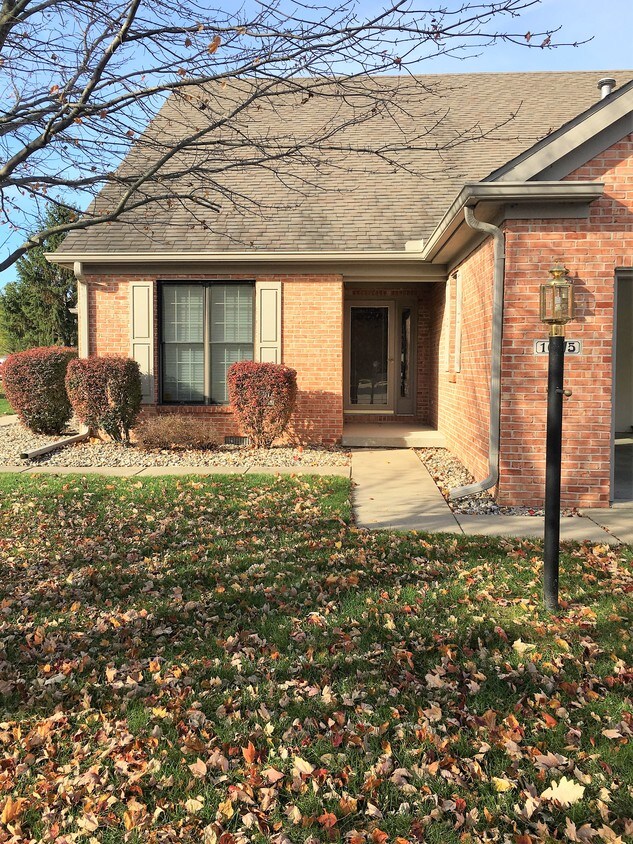 Primary Photo - 1625 Broadmoor Dr