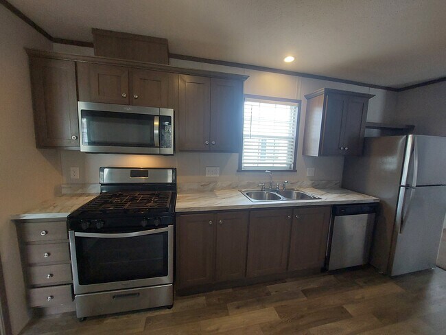 Building Photo - 113 Delta Dawn Dr