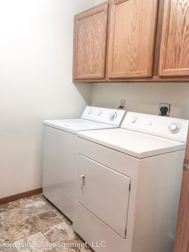 Building Photo - 4565 Hartzell Ln