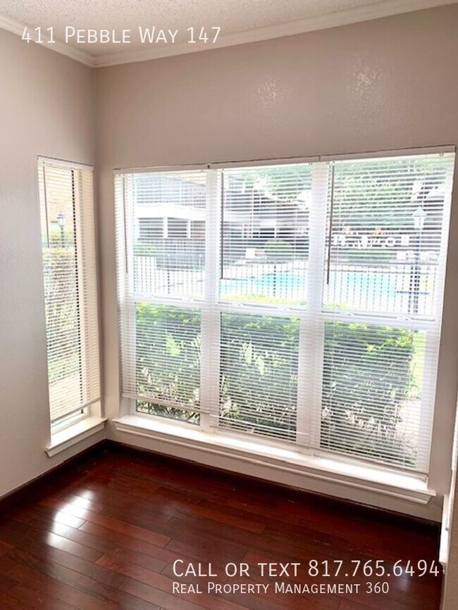 Foto del edificio - Great North Arlington condo available now