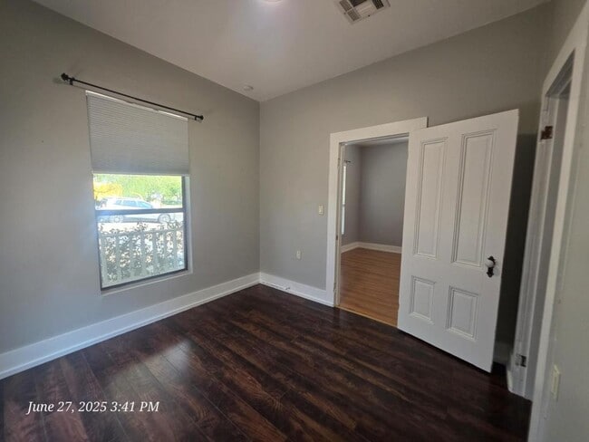 Building Photo - 305 Grandview Ave