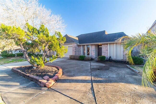 Building Photo - 11835 Oak Meadow Dr