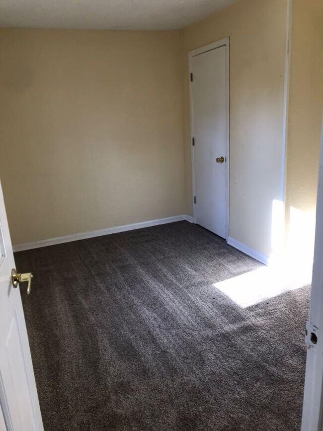 Foto del edificio - 2 bedroom house for rent