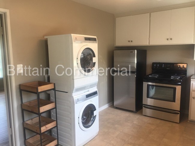 Foto del edificio - 3006 Miramar Rd
