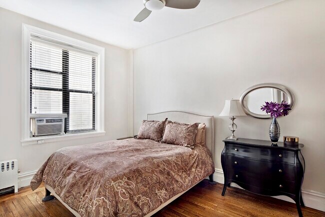Building Photo - 532 W 111th St
