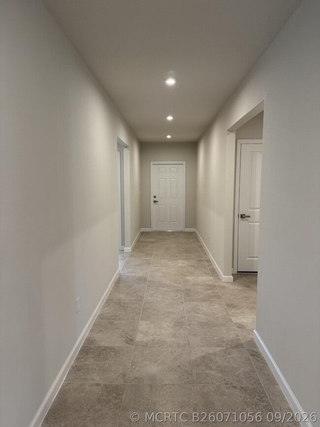Building Photo - 13946 BLUE HAVEN Dr