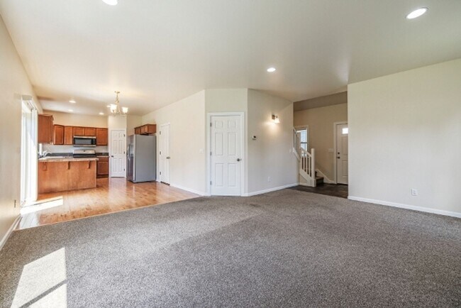 Building Photo - Great home in newer subdivision