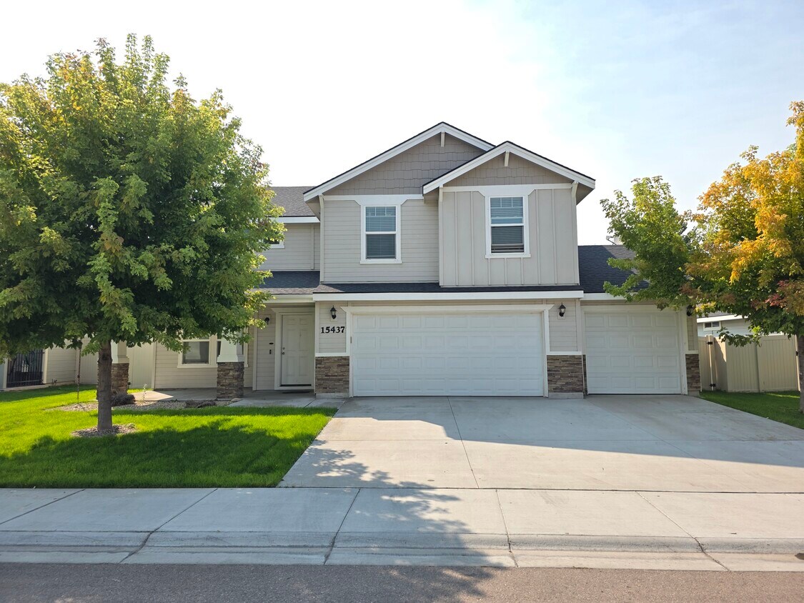 Building Photo - Bonelli Ave