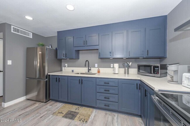 Building Photo - 13052 N 40th Pl