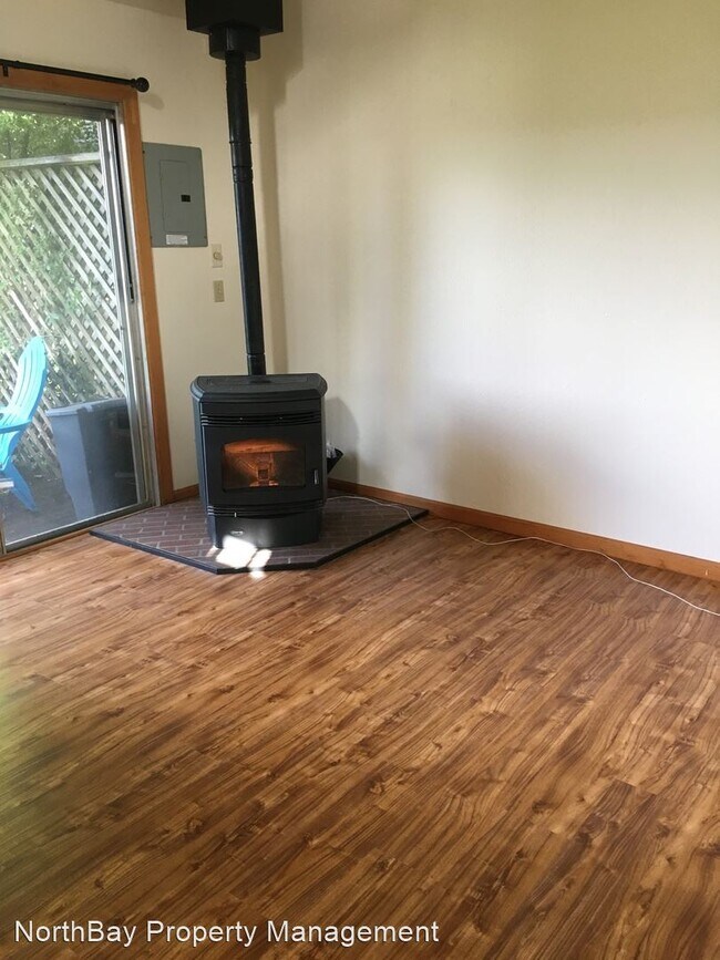 Foto del edificio - 1 br, 1 bath House - 394 Gold Ridge Rd