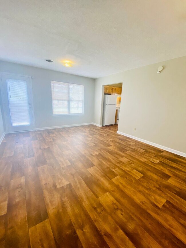 Building Photo - 3 Bed Home close to FT Campbell and I-24