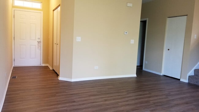 Building Photo - 1126 Clover Dr