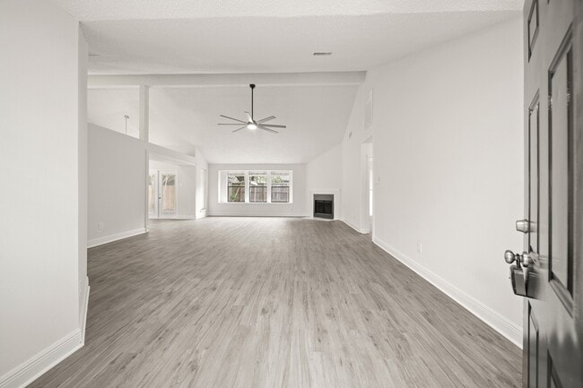 Building Photo - 1127 St John Dr