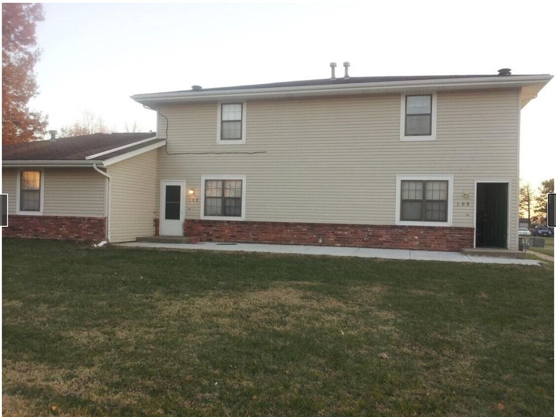 105 NW 64th St, Gladstone, MO 64118 Townhome Rentals in Gladstone MO