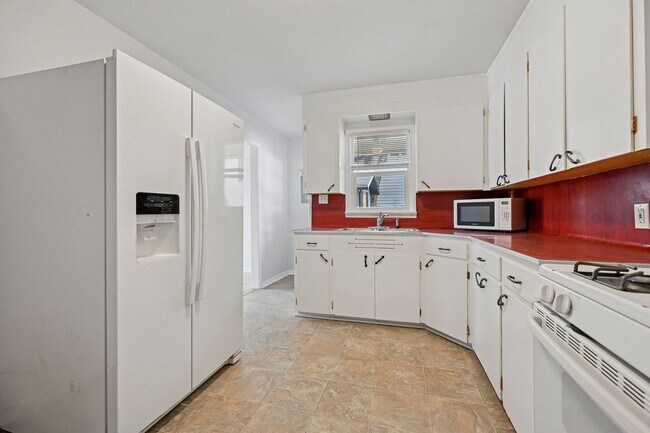 Photo - Adorable Cottage in Ivywild! House