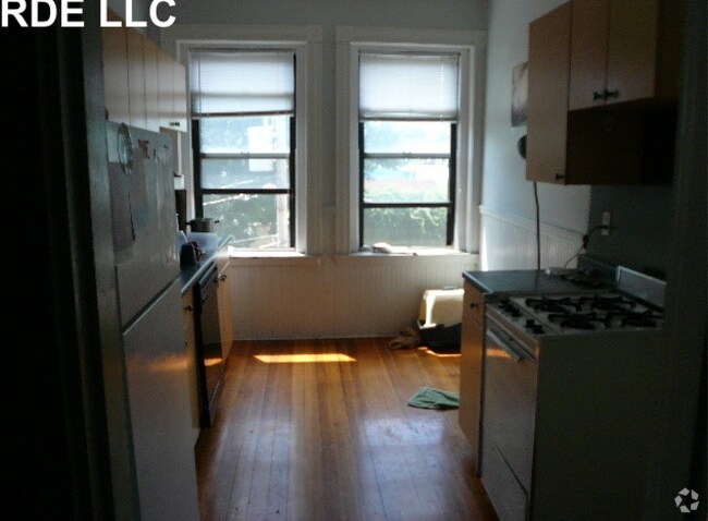 Building Photo - 100 Linden St