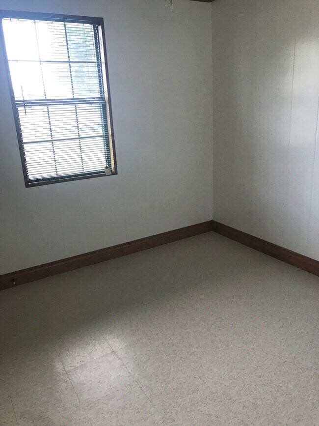 Bedroom - 903 Catherine St