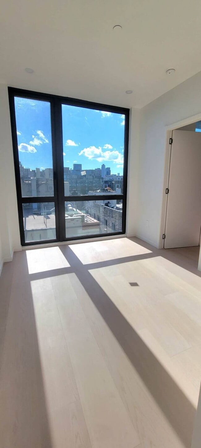 Foto del edificio - 11-52-52 44th Dr