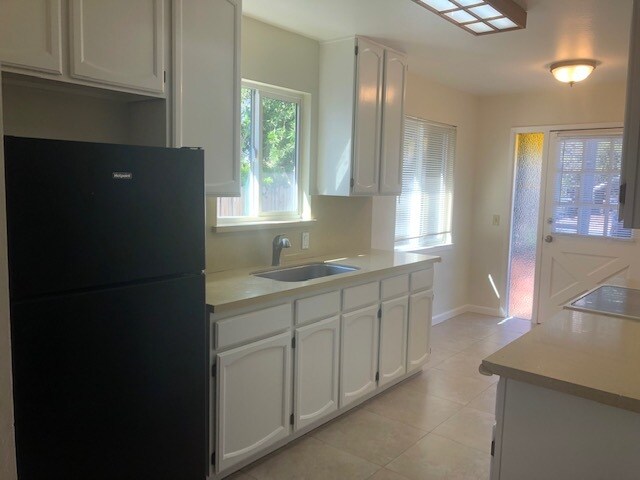 Kitchen - 984 Haven Ave