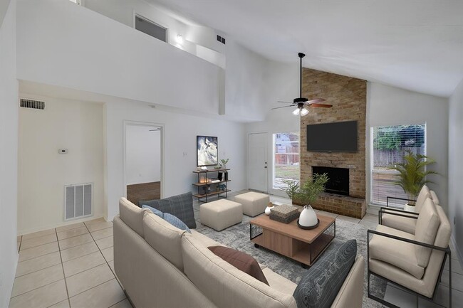 Foto del edificio - 5906 Golden Forest Dr