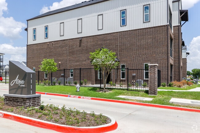 Building Photo - Aspire at Sherman