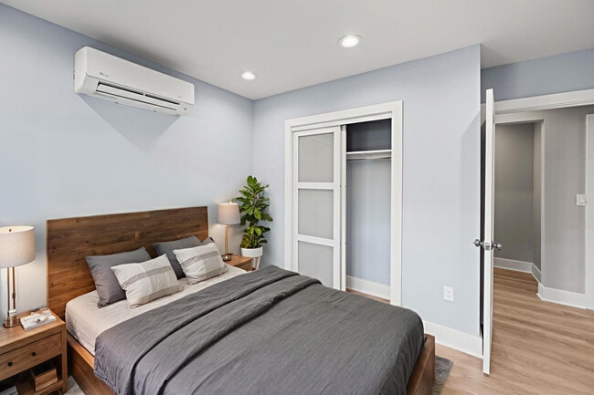 Building Photo - 4535 Avondale St