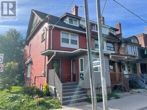 Building Photo - 702 Bathurst St