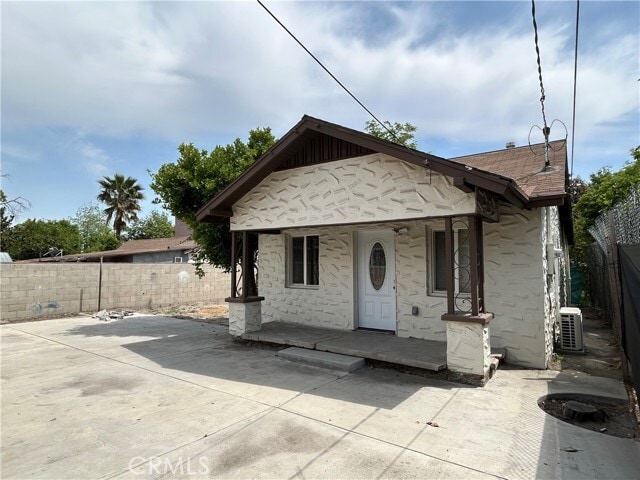 Building Photo - 1253 W Victoria St