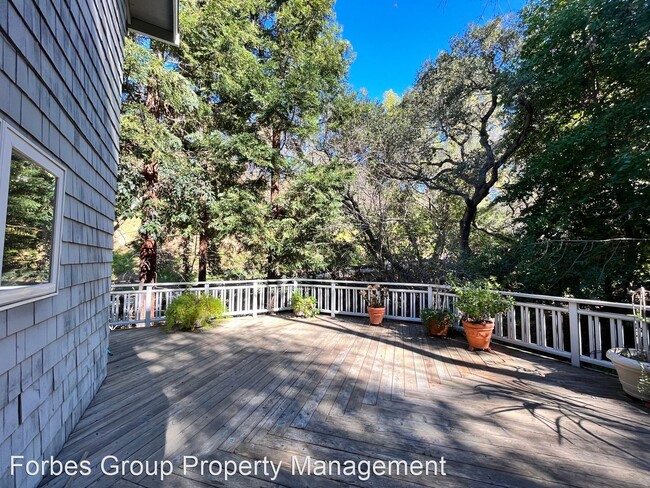 Building Photo - 3 br, 2.5 bath House - 202 College Ave