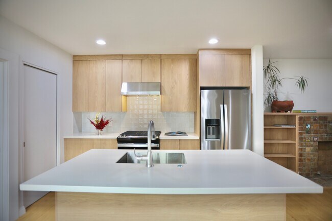 Foto del edificio - 859 N Mansfield Ave