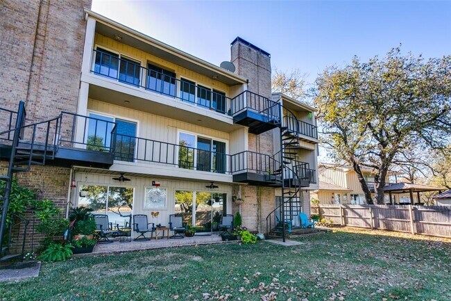 Foto del edificio - 390 Driftwood Ct