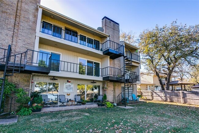 Building Photo - 390 Driftwood Ct