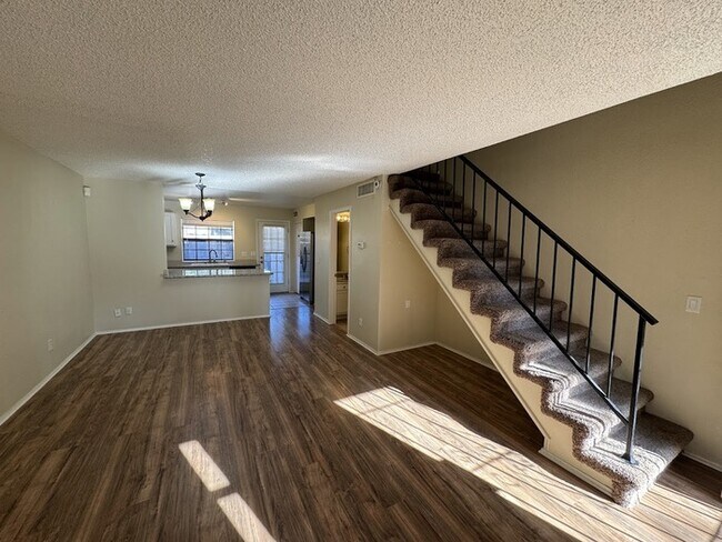 Foto del edificio - 2br Chandler condo in Daybreak