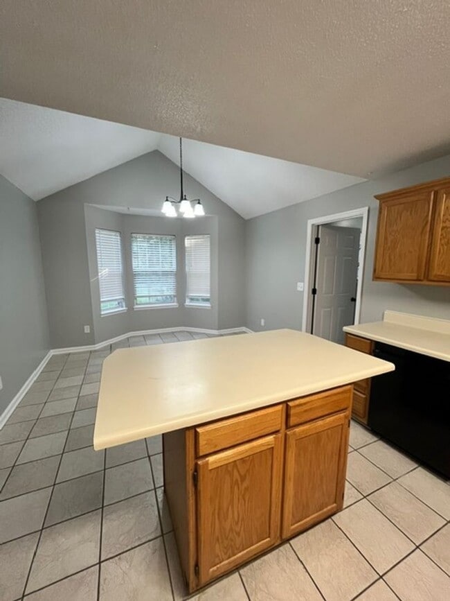 Building Photo - HALF-PRICE RENT for Your First Month: A Stunning Home Awaits in Crestview Plantation