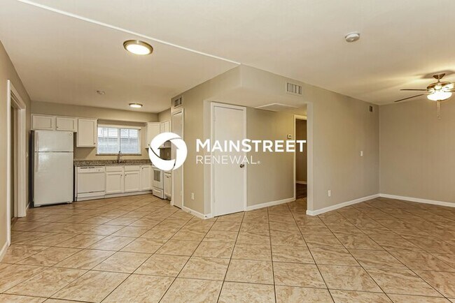Building Photo - 4 Bedroom Pet-Friendly Home in GLENDALE, A...