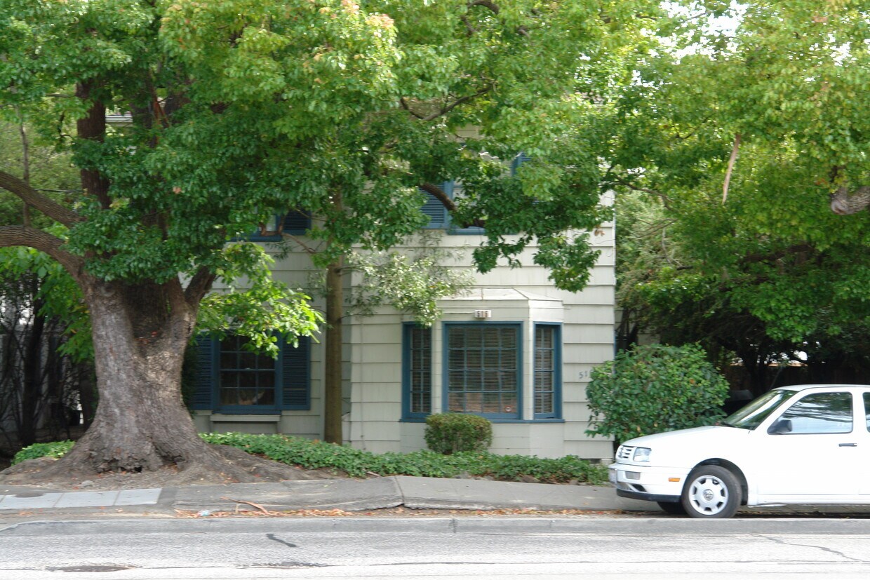 Building Photo - 516 El Camino Real