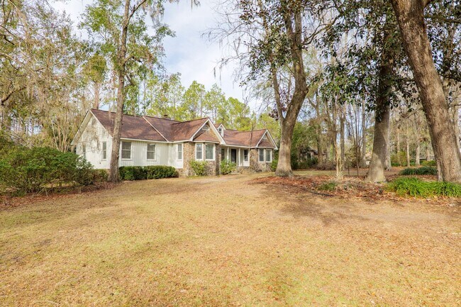 Building Photo - 4538 Golden Oaks Dr