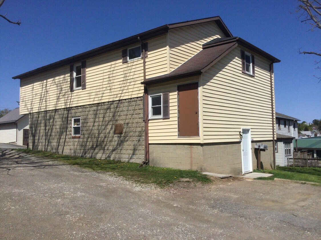 1164 Nixon Ave Unit 1164, Indiana, PA 15701 Apartments in Indiana, PA