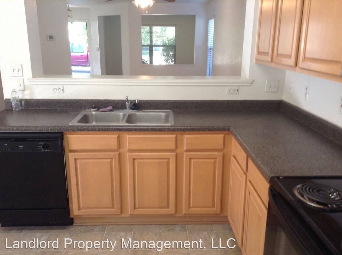 Building Photo - 3 br, 2.5 bath House - 2243 Bedford Stage