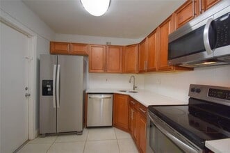 Building Photo - 9 NE 19th Ct