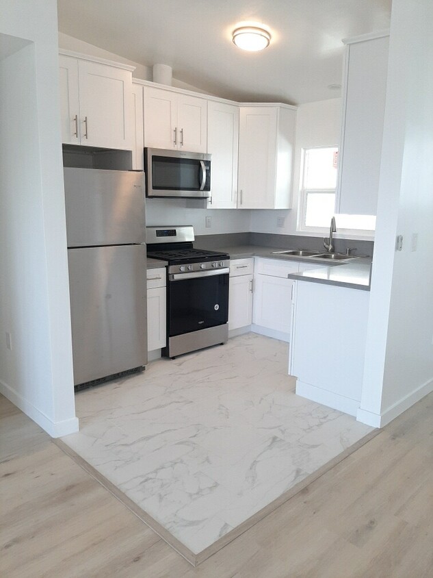 Newly renovated Kitchen! - 1212 N Clark St