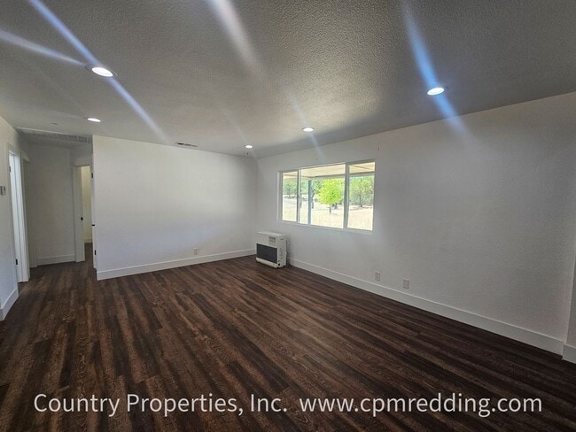 Building Photo - Remodeled Spacious House with Shop on 5 Ac...
