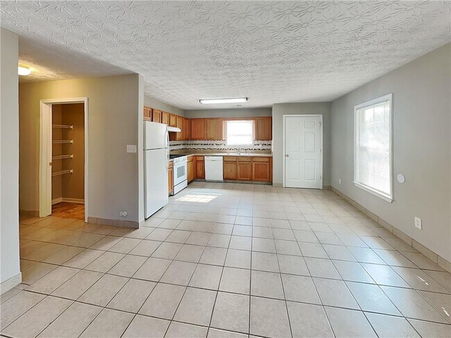 Foto del edificio - 6980 Satterlee Woods Ln