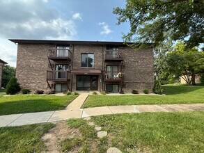Building Photo - 8238 Woodland Dr