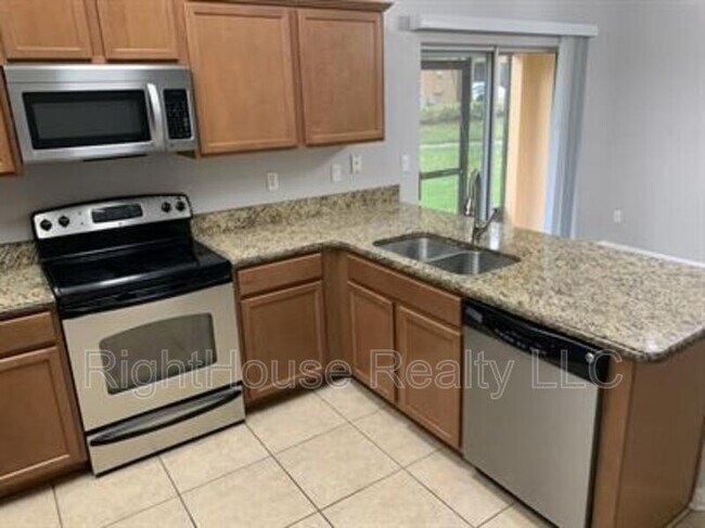 Foto del edificio - 1220 Twin Trees Ln
