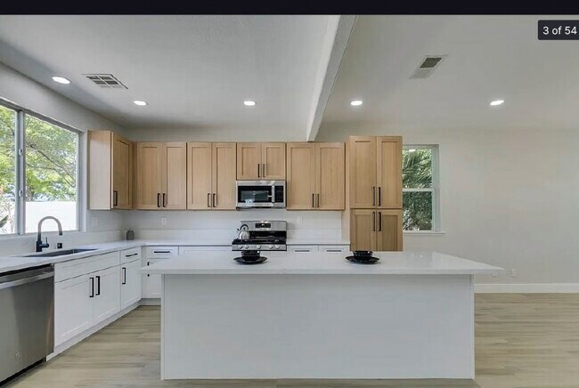 Foto del edificio - 1121 Tourello Ln