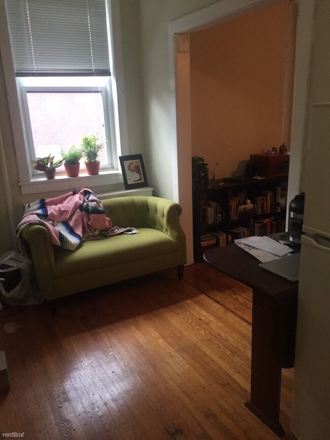 Building Photo - Studio, 1 bath  - 832 Pine St Unit 3B