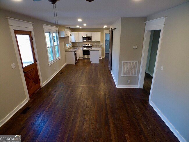 Building Photo - 507 Adamson Ave
