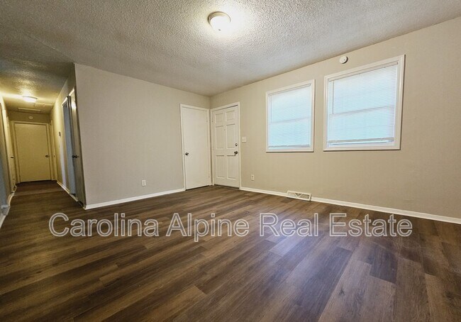 Building Photo - 2501 Kendall Dr