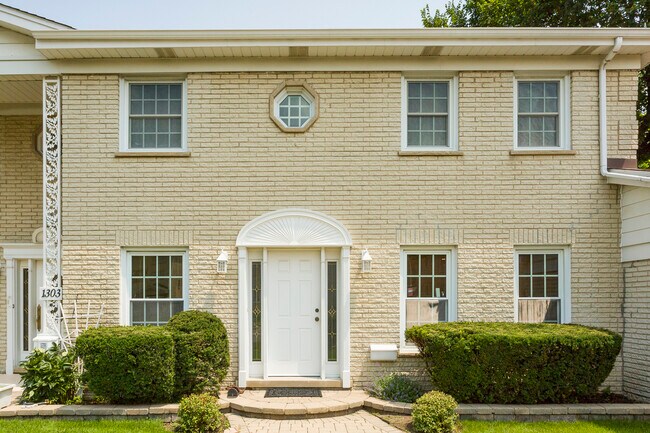 Foto del edificio - 1301 N Northwest Hwy